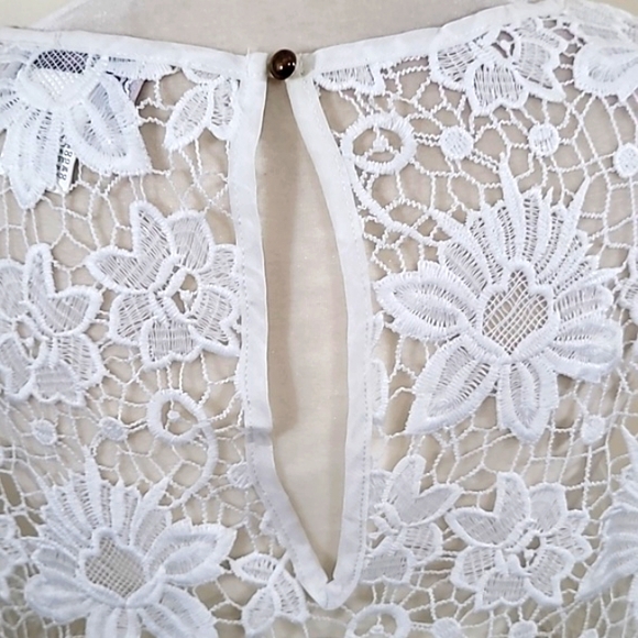 Muche et Muchette Crochet Sleeveless Top White Embroidered Lace Keyhole Back - Picture 6 of 12
